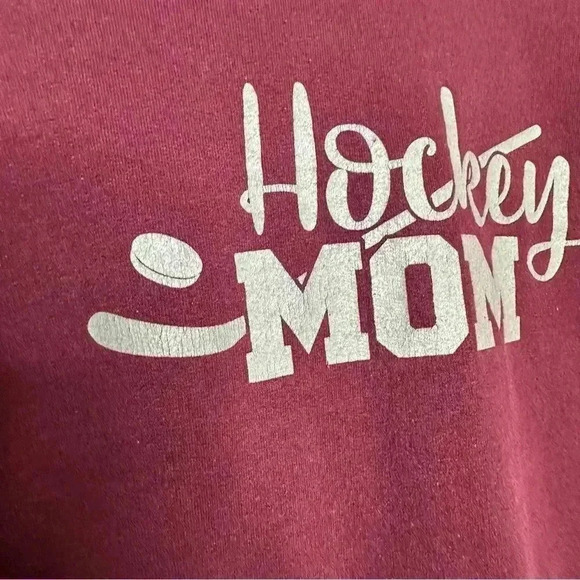 Gildan Hockey Mom Hoodie Burgundy Size Medium - Picture 11 of 16